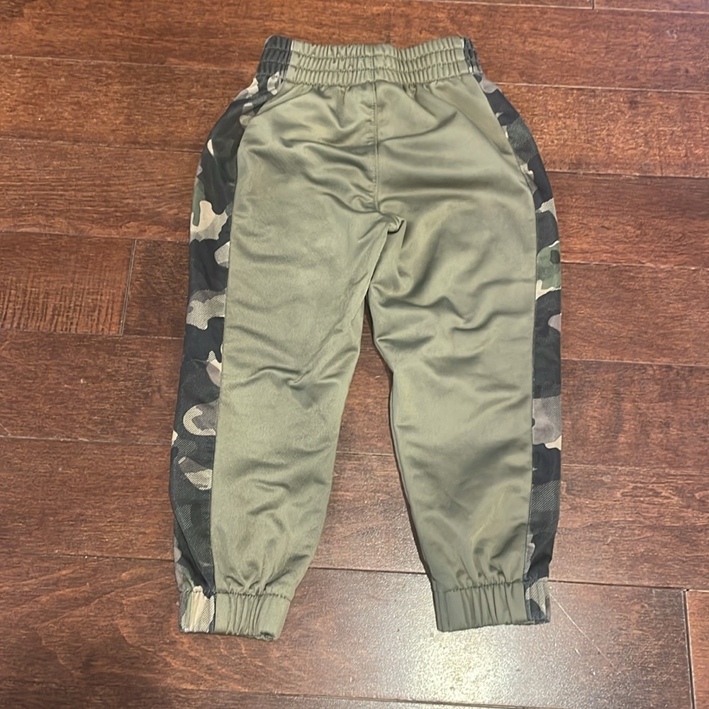 Nike Toddler Hoodie and Joggers Pants Two-piece Track Set - Picture 7 of 8